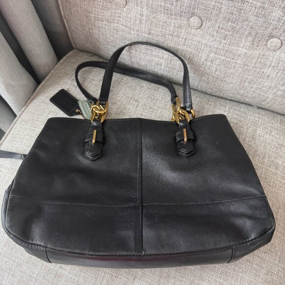 Vintage Coach Chelsea Jayden Purse - Real Leather and Gold Brass Hardware - Picture 6 of 7